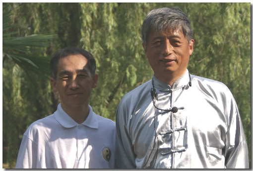 中国山東省青島中山公園学習班での趙継鋒老師と私です